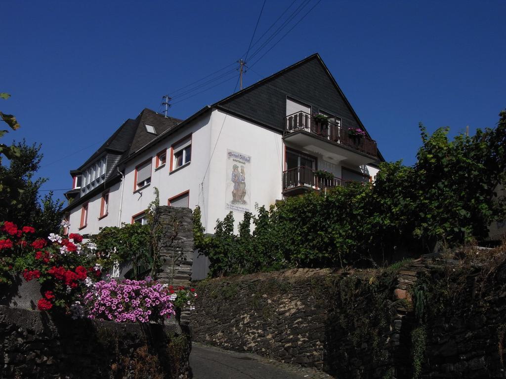 Weingut Stiftshof Hotel Enkirch Exterior photo